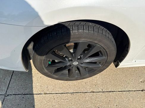 Used 2018 Nissan Sentra SR w/ SR Midnight Edition Package FWD image 12