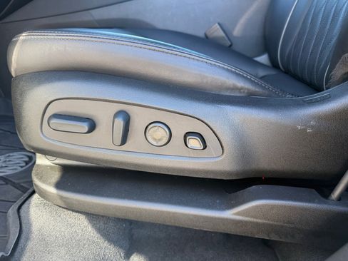 Used 2024 Buick Enclave Avenir w/ Avenir Technology Package image 10