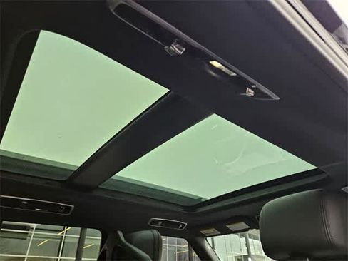 Used 2025 Land Rover Range Rover SE image 23