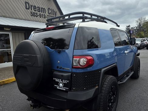 Used 2012 Toyota FJ Cruiser 4WD w/ Upgrade Pkg image 8