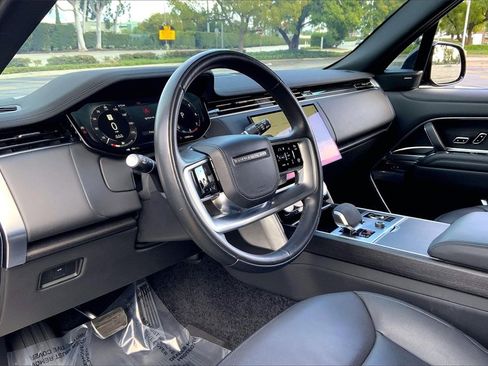 Used 2023 Land Rover Range Rover SE image 17