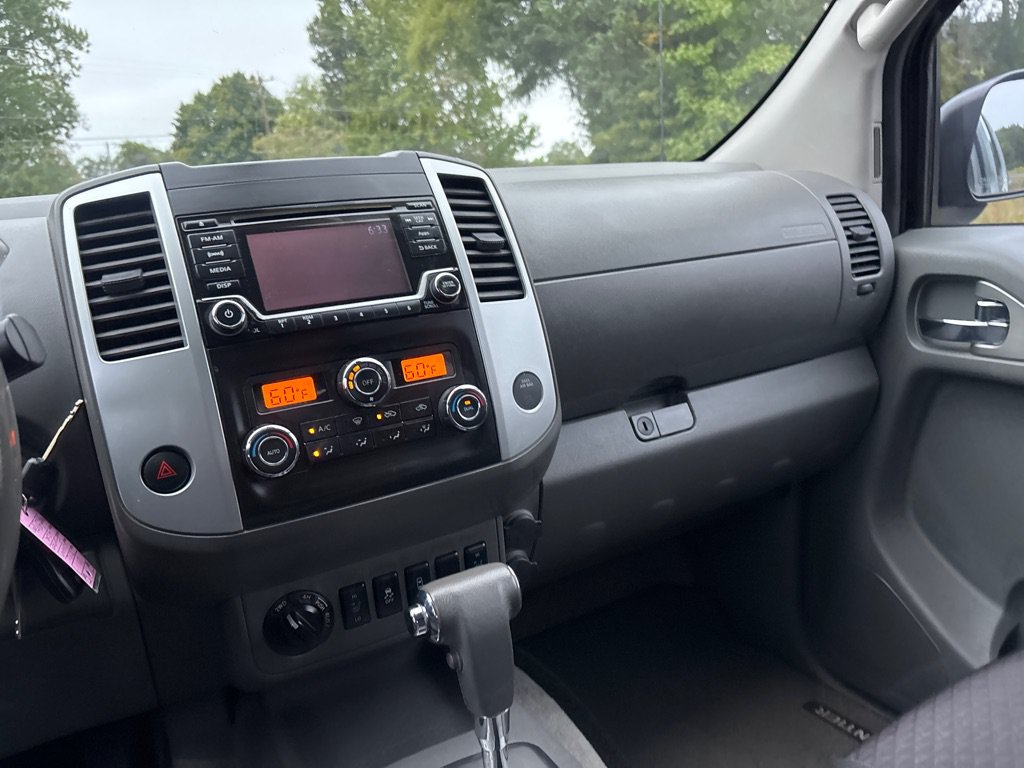 Used 2016 Nissan Frontier SV w/ SV Value Truck Package AWD/4WD image 14