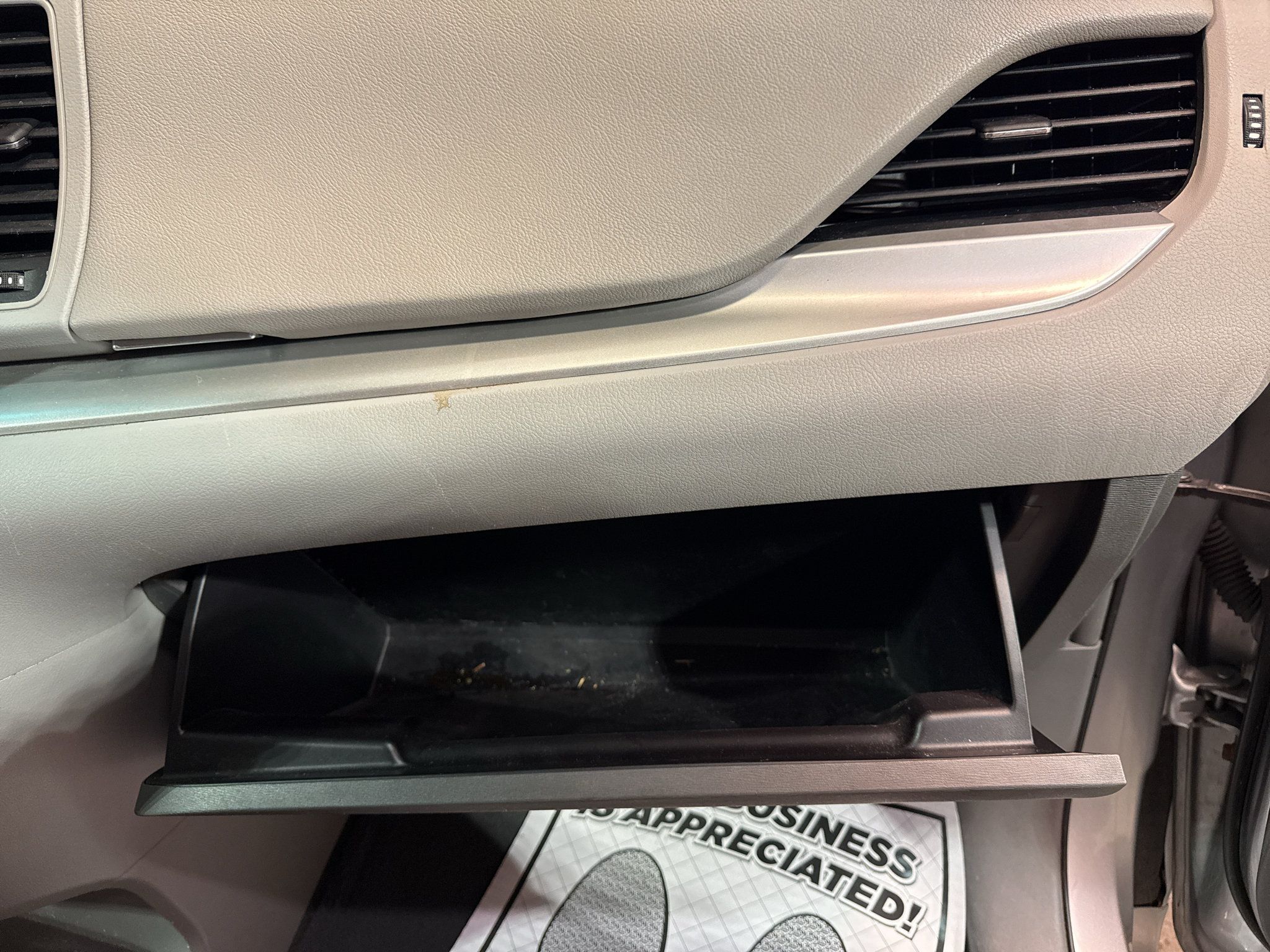 Used 2015 Toyota Sienna LE FWD image 25