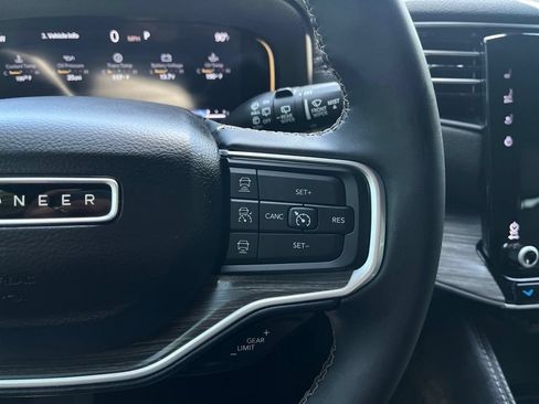Used 2024 Jeep Wagoneer Series II AWD/4WD image 18