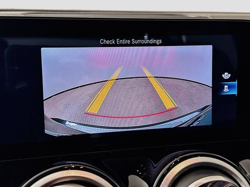 Certified 2022 Mercedes-Benz GLB 250 4MATIC image 18