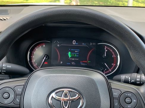 Used 2025 Toyota RAV4 XLE w/ Convenience Package FWD image 10