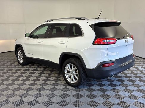 Used 2015 Jeep Cherokee Latitude w/ Cold Weather Group FWD image 6
