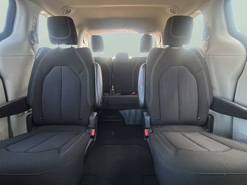 Used 2023 Chrysler Voyager LX image 17