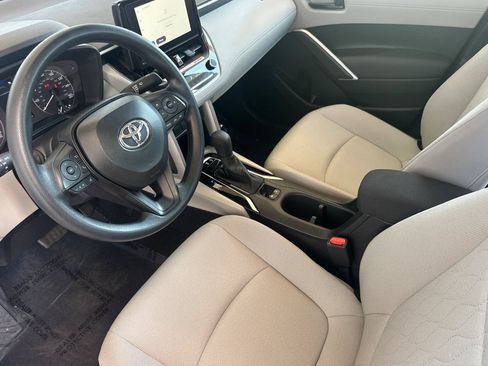 Used 2025 Toyota Corolla Cross L FWD image 11