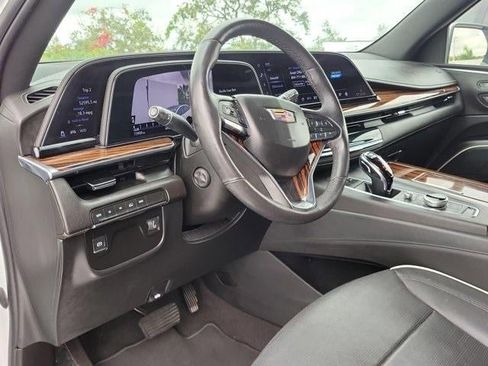 Used 2023 Cadillac Escalade Premium Luxury image 10