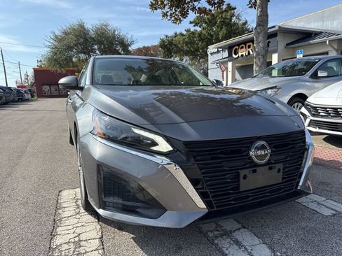 Used 2023 Nissan Altima 2.5 SL FWD image 2