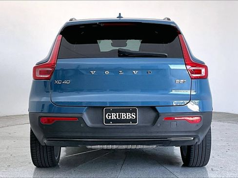 Used 2024 Volvo XC40 B5 Plus w/ Protection Package Premier AWD/4WD image 5