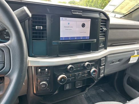Used 2025 Ford F250 XLT AWD/4WD image 3
