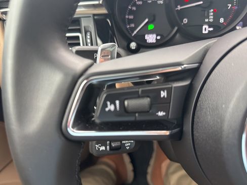 Used 2025 Porsche Macan image 44