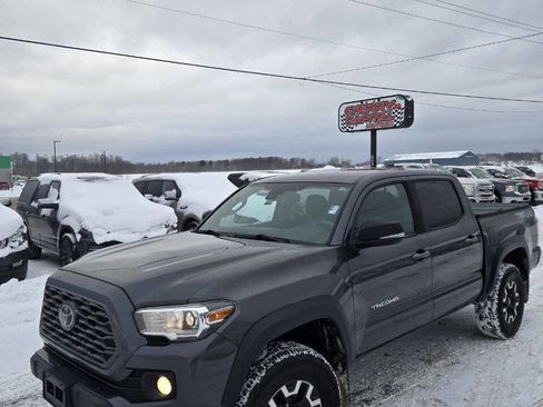 Used 2020 Toyota Tacoma TRD Off-Road w/ Technology Package image 2