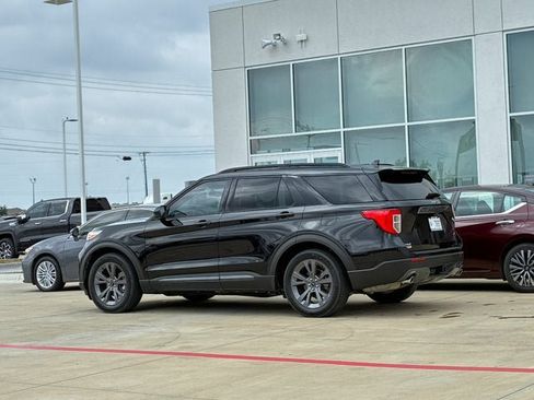 Used 2023 Ford Explorer XLT w/ Equipment Group 202A RWD image 4