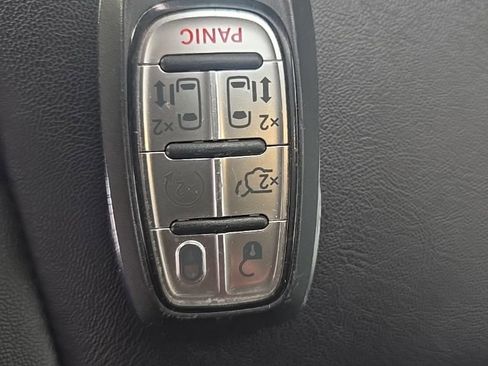 Used 2024 Chrysler Pacifica Touring-L image 41