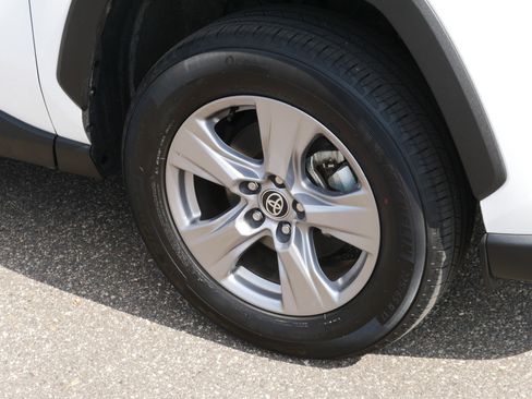 Used 2025 Toyota RAV4 XLE AWD/4WD image 15