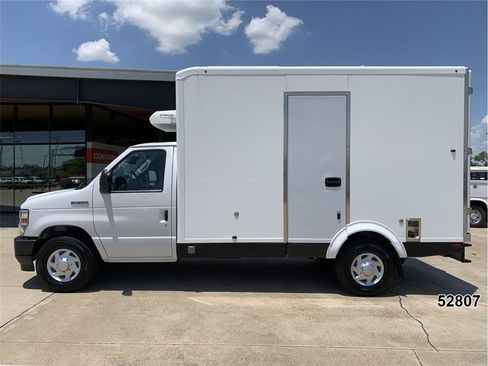 Used 2023 Ford E-350 and Econoline 350 Super Duty w/ Power Windows & Locks Group RWD image 4