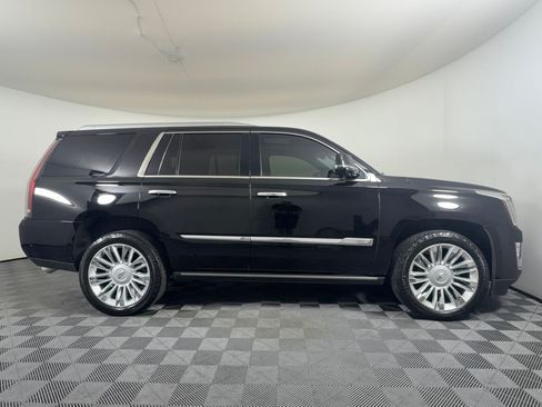 Used 2017 Cadillac Escalade Platinum AWD/4WD image 8