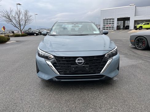 Used 2025 Nissan Sentra SV w/ Trunk Package image 9