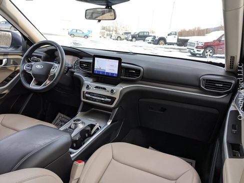 Used 2022 Ford Explorer XLT w/ Equipment Group 202A image 18