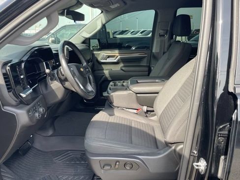Used 2022 Chevrolet Silverado 1500 LT AWD/4WD image 11