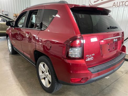 Used 2015 Jeep Compass Latitude AWD/4WD image 3