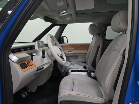 Used 2025 Volkswagen ID. Buzz 1st Edition image 5