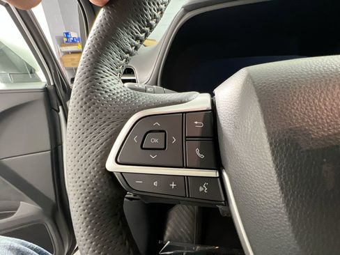 Used 2025 Toyota Sienna Platinum image 18