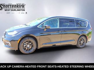 Used 2024 Chrysler Pacifica Touring-L FWD video 1