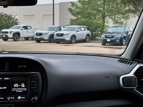 Used 2025 Kia Soul LX w/ LX Technology Package image 35