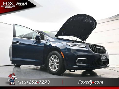 Used 2022 Chrysler Pacifica Touring-L FWD image 34
