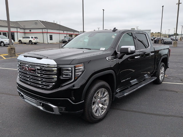 Used 2025 GMC Sierra 1500 Denali w/ Technology Package AWD/4WD image 3
