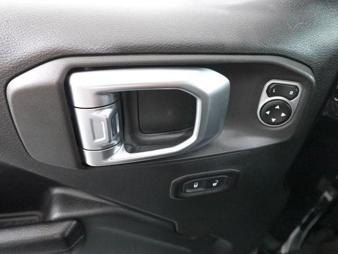 Used 2018 Jeep Wrangler Sport image 9