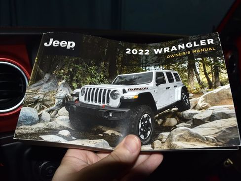Used 2022 Jeep Wrangler Unlimited Rubicon w/ Xtreme Recon 35" Tire Package AWD/4WD image 10