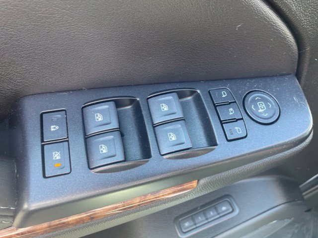 Used 2020 Chevrolet Suburban Premier AWD/4WD image 13
