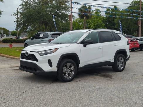 Used 2025 Toyota RAV4 LE AWD/4WD image 8