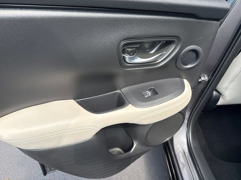 Certified 2025 Honda HR-V EX-L image 17