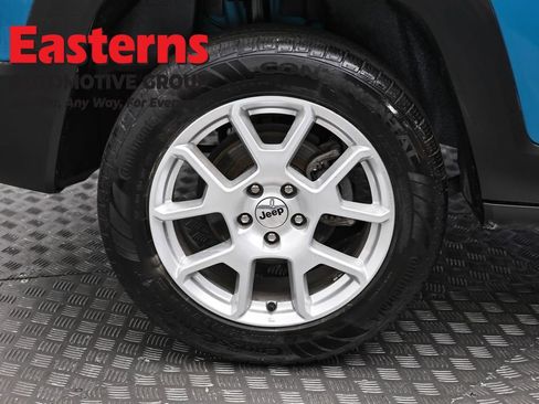 Used 2022 Jeep Renegade Latitude w/ Convenience Group AWD/4WD image 31