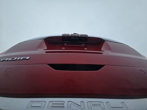 Used 2023 GMC Acadia Denali w/ Denali Technology Package image 9