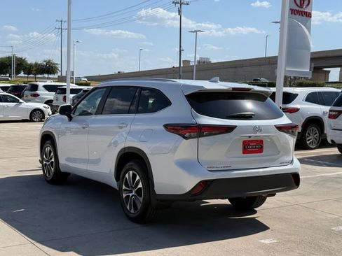 Used 2026 Toyota Highlander XLE AWD/4WD image 9
