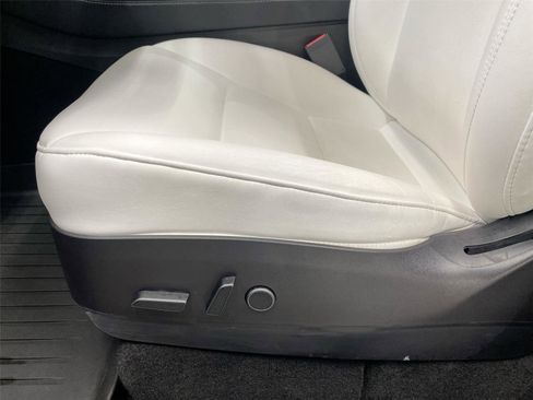 Used 2022 Tesla Model Y Performance image 18