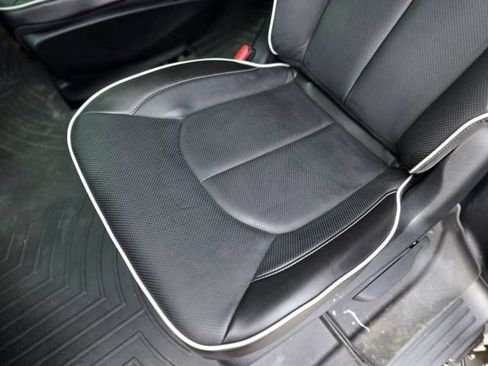 Used 2022 Chrysler Pacifica Limited w/ S Appearance Package FWD image 32