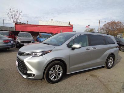 Used 2025 Toyota Sienna XLE w/ XLE Plus Package