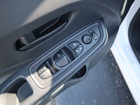 Used 2025 Nissan Versa S w/ Trunk Package image 17