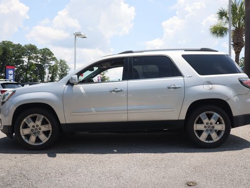 Used 2017 GMC Acadia Limited SLT FWD image 2