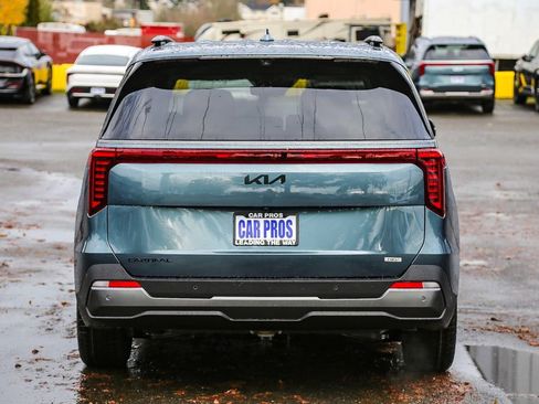 Certified 2025 Kia Carnival SX Prestige FWD image 8