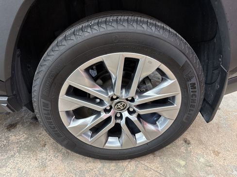 Used 2023 Toyota RAV4 XLE Premium image 7