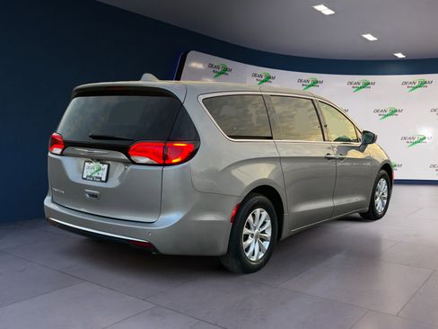 Used 2019 Chrysler Pacifica Touring Plus w/ Cold Weather Group FWD image 9